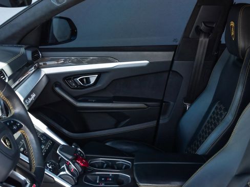 Used 2020 Lamborghini Urus image 11
