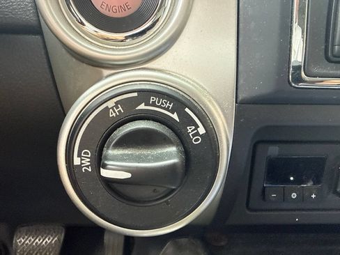 Used 2019 Nissan Titan SV w/ SV Convenience Package AWD/4WD image 26
