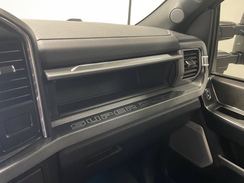 Used 2025 Ford F250 Platinum image 16