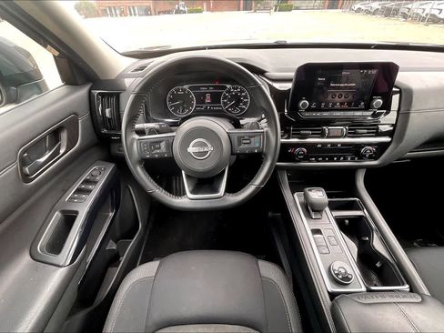 Used 2025 Nissan Pathfinder SV AWD/4WD image 13