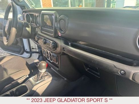 Certified 2023 Jeep Gladiator Sport image 18
