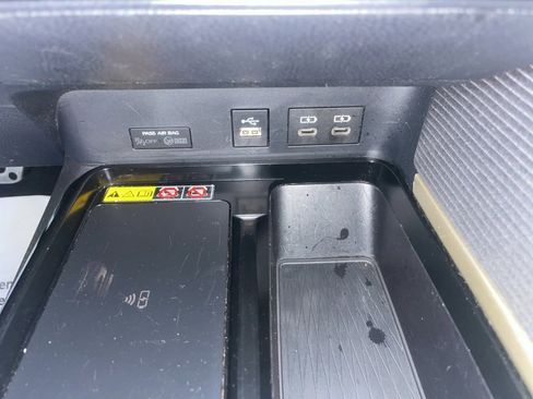 Used 2025 Toyota Camry SE image 19