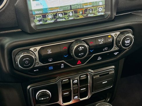 Used 2023 Jeep Wrangler Unlimited Sahara AWD/4WD image 16