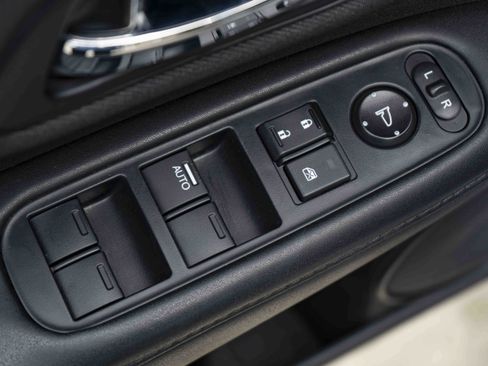 Certified 2022 Honda HR-V LX image 35