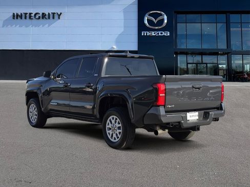 Used 2025 Toyota Tacoma SR5 AWD/4WD image 4