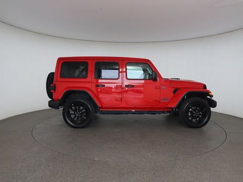 Used 2025 Jeep Wrangler Unlimited Sahara w/ Safety Group AWD/4WD image 26