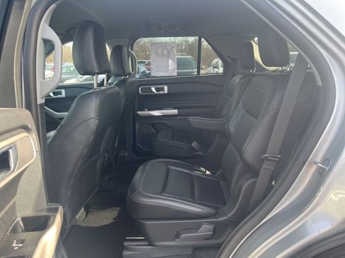 Used 2023 Ford Explorer XLT w/ Equipment Group 202A image 10