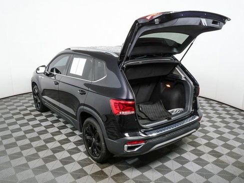 Certified 2023 Volkswagen Taos SE w/ Black Wheel Package image 29