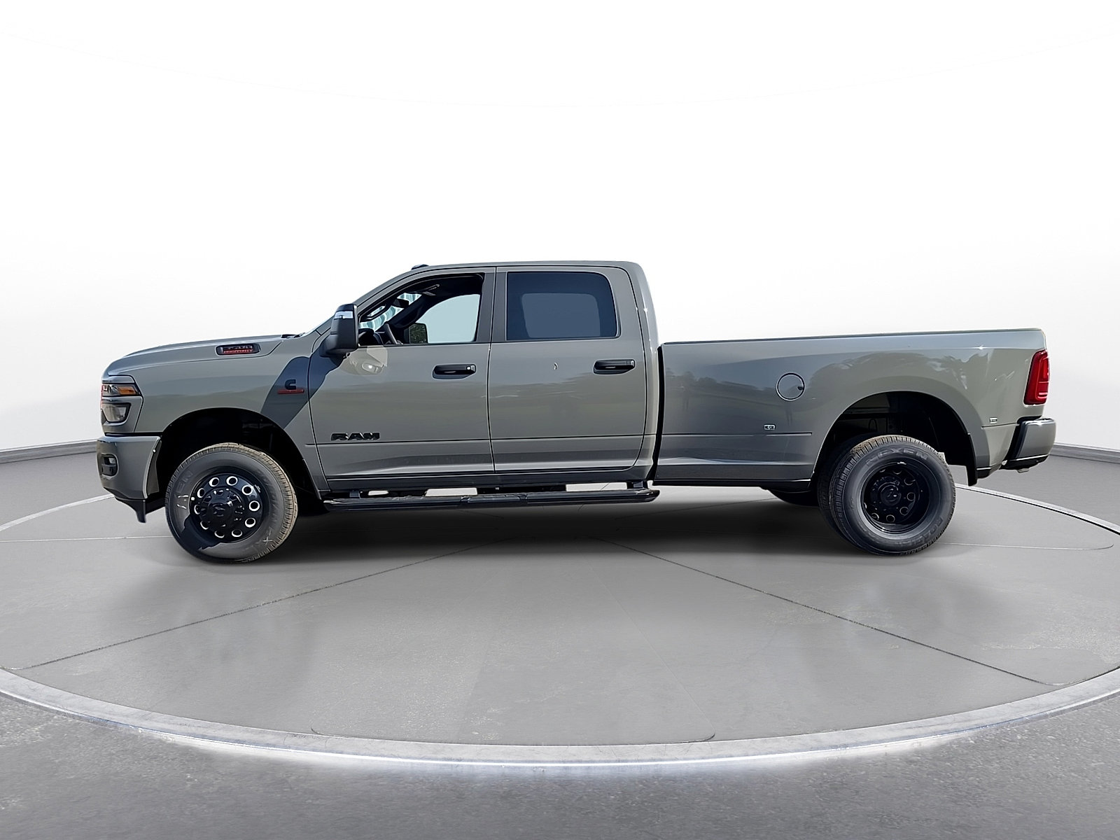 New 2026 RAM 3500 Big Horn AWD/4WD image 5