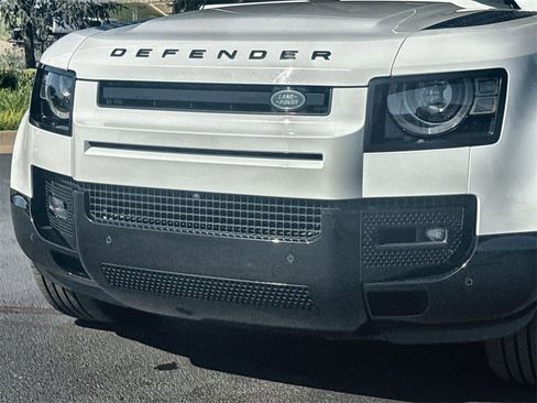 Used 2024 Land Rover Defender 130 X-Dynamic SE image 9