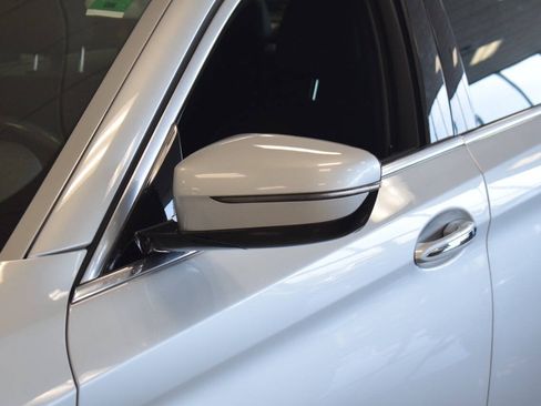 Used 2018 BMW 530i xDrive AWD/4WD image 13