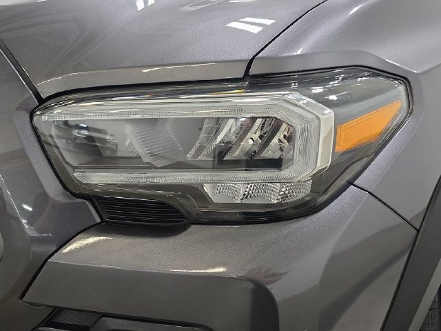 Certified 2021 Toyota Tacoma TRD Off-Road w/ Technology Package AWD/4WD image 25
