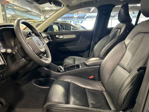 Certified 2023 Volvo XC40 B5 Plus w/ Driver Assist Package AWD/4WD image 10