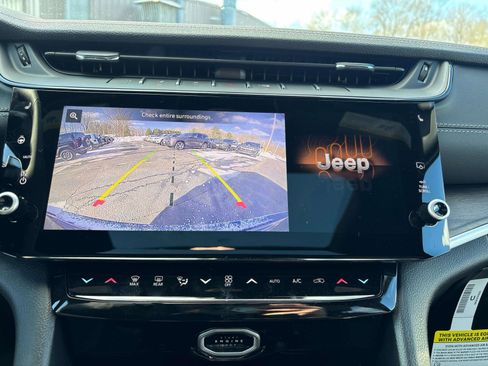 New 2026 Jeep Grand Cherokee Altitude image 12