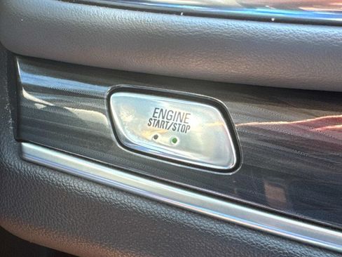 Used 2021 Buick Enclave Essence FWD image 39