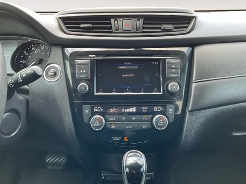 Used 2019 Nissan Rogue SV AWD/4WD image 12