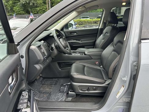 Used 2023 Nissan Pathfinder SL AWD/4WD image 17