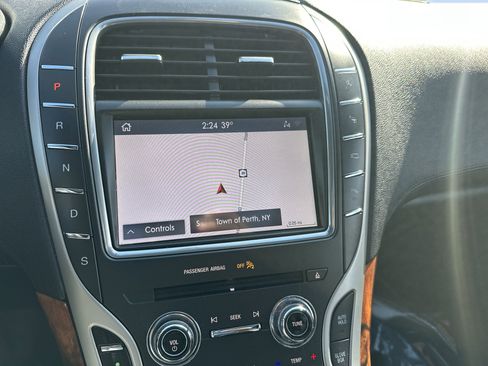 Used 2020 Lincoln Nautilus Reserve w/ Equipment Group 202A image 13