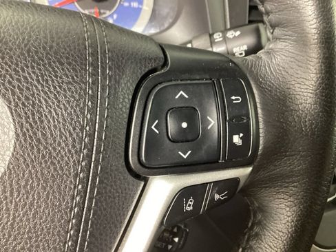 Used 2020 Toyota Sienna SE FWD image 22