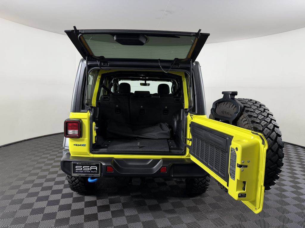 Used 2023 Jeep Wrangler Unlimited w/ Cold Weather Group AWD/4WD image 10