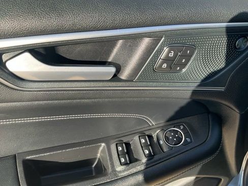 Used 2024 Ford Edge Titanium image 5