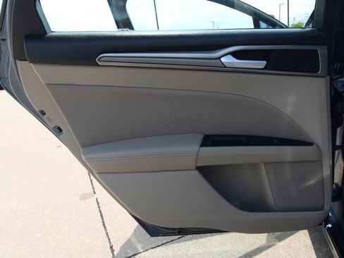 Used 2018 Ford Fusion SE w/ Fusion SE Technology Package FWD image 34