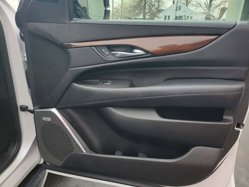 Used 2016 Cadillac Escalade ESV Premium AWD/4WD image 17
