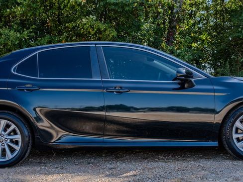 Used 2021 Toyota Camry LE FWD image 6