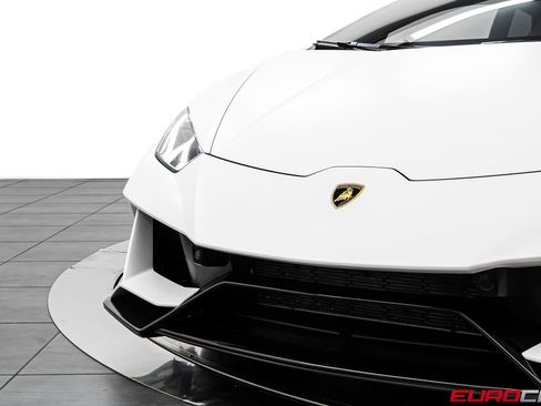 Used 2022 Lamborghini Huracan EVO image 11