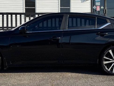 Used 2020 Nissan Altima 2.5 SR FWD image 2