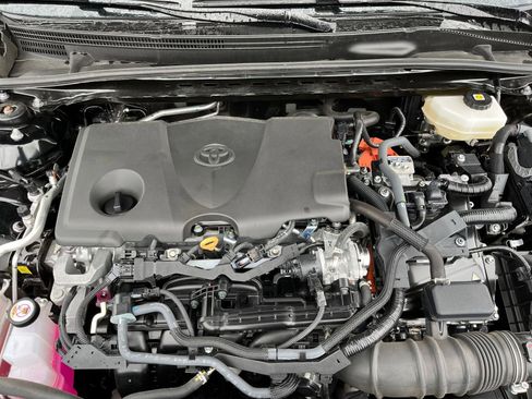 Used 2025 Toyota Camry LE image 32