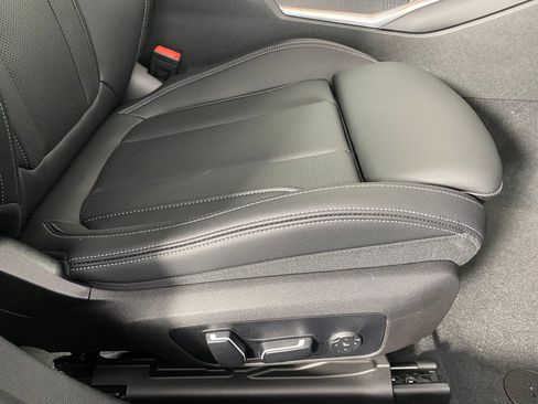 Certified 2025 BMW 330i Sedan image 33