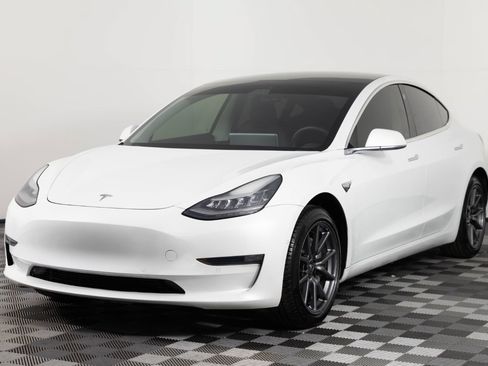 Used 2020 Tesla Model 3 Standard Range RWD image 2