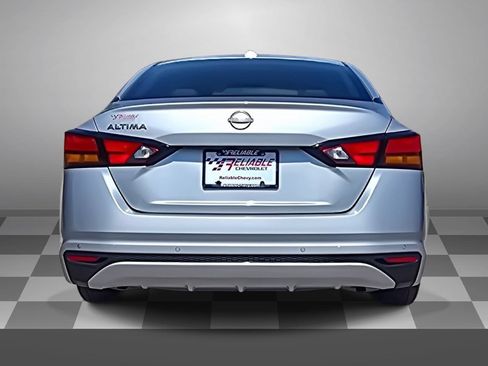 Used 2025 Nissan Altima 2.5 SV FWD image 5