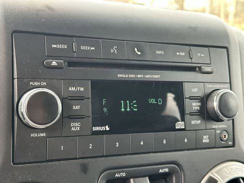 Used 2016 Jeep Wrangler Sahara w/ Connectivity Group image 10