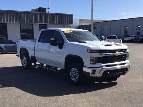 Used 2025 Chevrolet Silverado 2500 LT w/ Convenience Package image 4