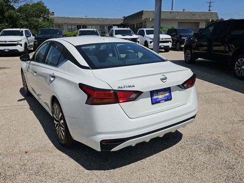 Used 2025 Nissan Altima 2.5 SV FWD image 6