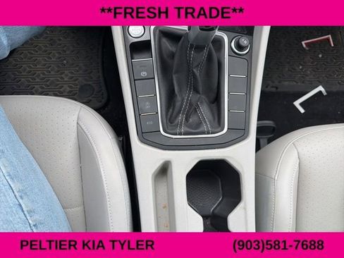 Used 2023 Volkswagen Jetta SE w/ Panoramic Sunroof Package image 22