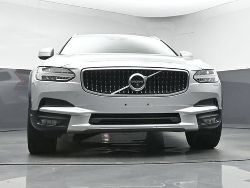 Used 2018 Volvo V90 T6 Cross Country w/ Convenience Package AWD/4WD image 11