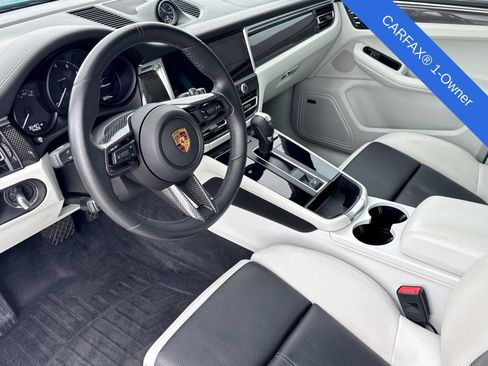 Used 2022 Porsche Macan AWD/4WD image 2