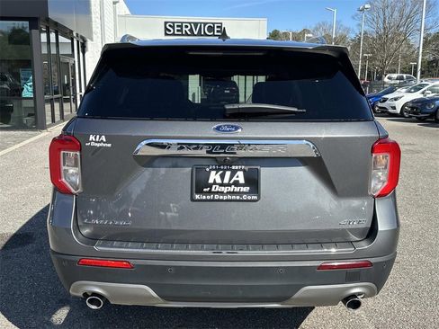 Used 2023 Ford Explorer Limited image 3