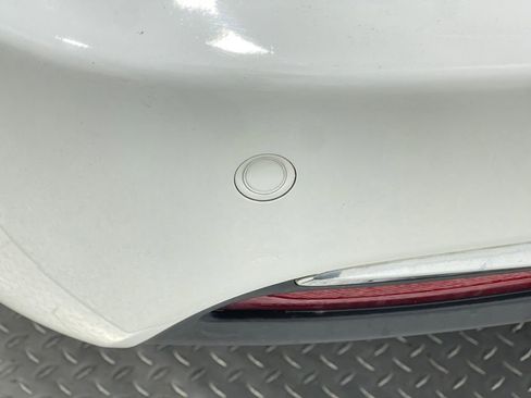 Used 2018 Chrysler Pacifica Limited image 13