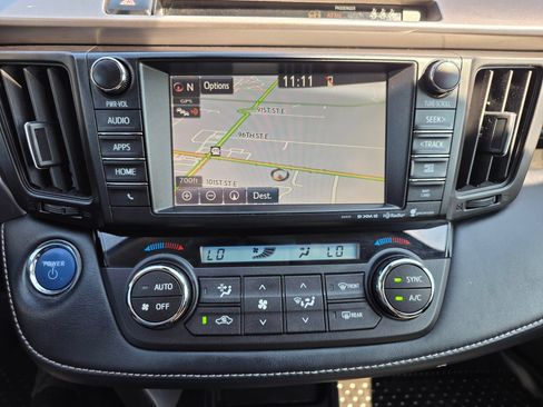 Used 2018 Toyota RAV4 XLE AWD/4WD image 16