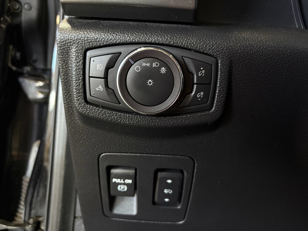 Used 2019 Ford F150 Lariat w/ Equipment Group 502A Luxury AWD/4WD image 18