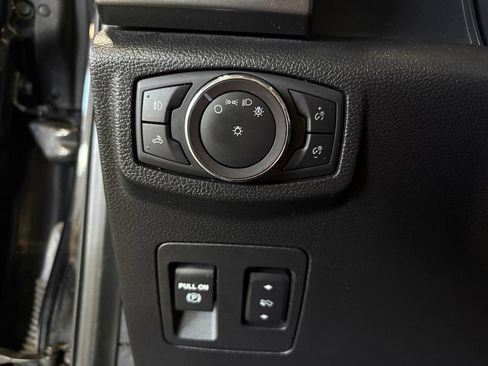 Used 2019 Ford F150 Lariat w/ Equipment Group 502A Luxury AWD/4WD image 18