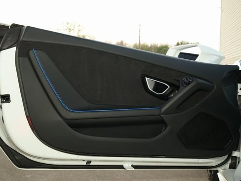 Used 2020 Lamborghini Huracan EVO image 20