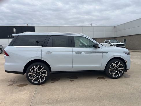 New 2026 Lincoln Navigator Reserve AWD/4WD image 5
