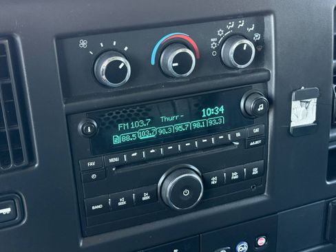 Used 2017 GMC Savana 2500 RWD image 22