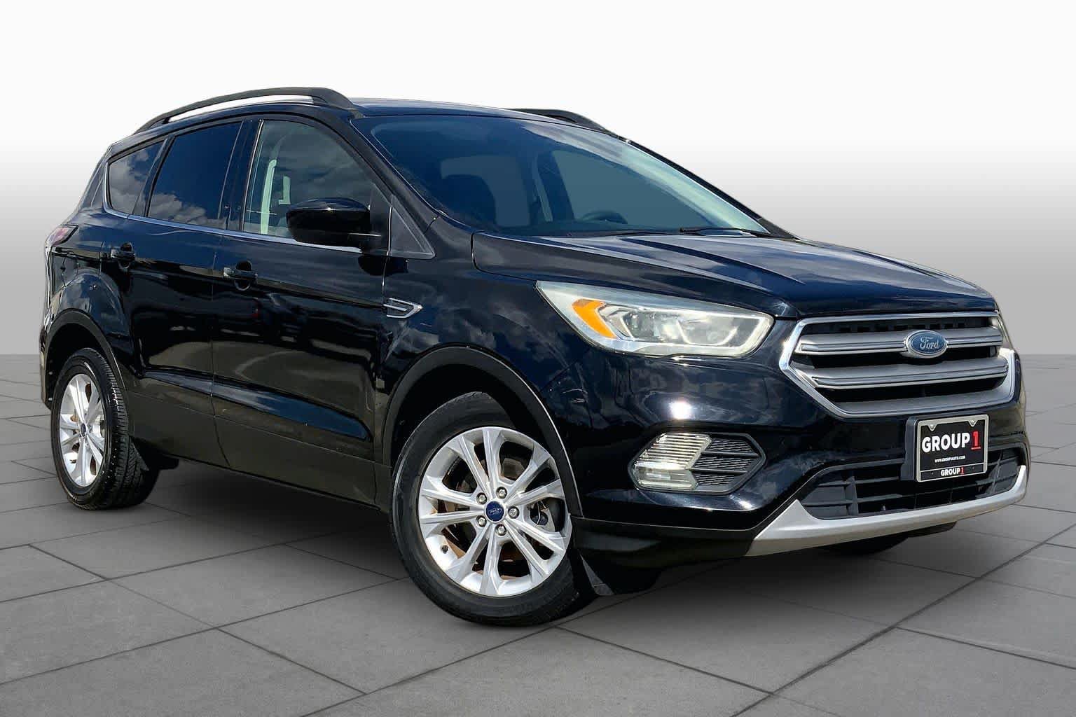 Used 2017 Ford Escape SE w/ Equipment Group 201A FWD image 3