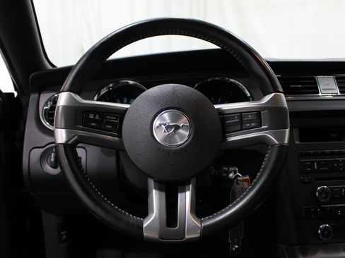 Used 2013 Ford Mustang Coupe RWD image 11